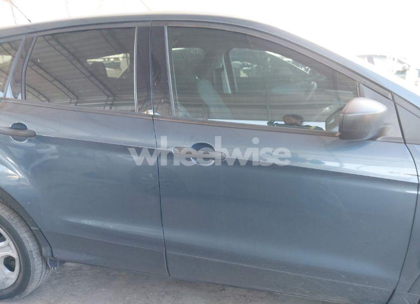 Photo 14 of 2018 Ford Escape S (VIN 1FMCU0F73JUA22389)