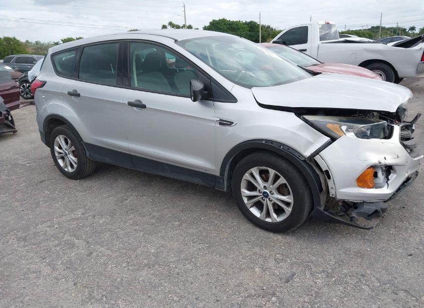 2019 Ford Escape S (VIN 1FMCU0F73KUA59170) main photo