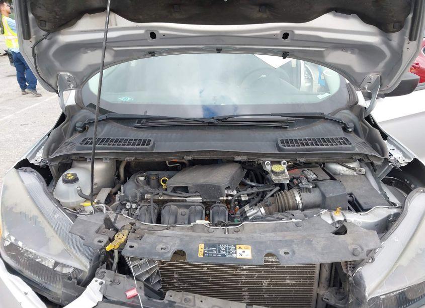 Photo 10 of 2019 Ford Escape S (VIN 1FMCU0F73KUA59170)