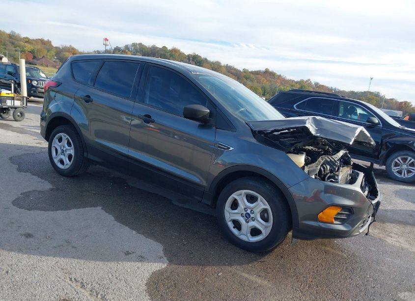 2019 Ford Escape S (VIN 1FMCU0F73KUB02602) main photo