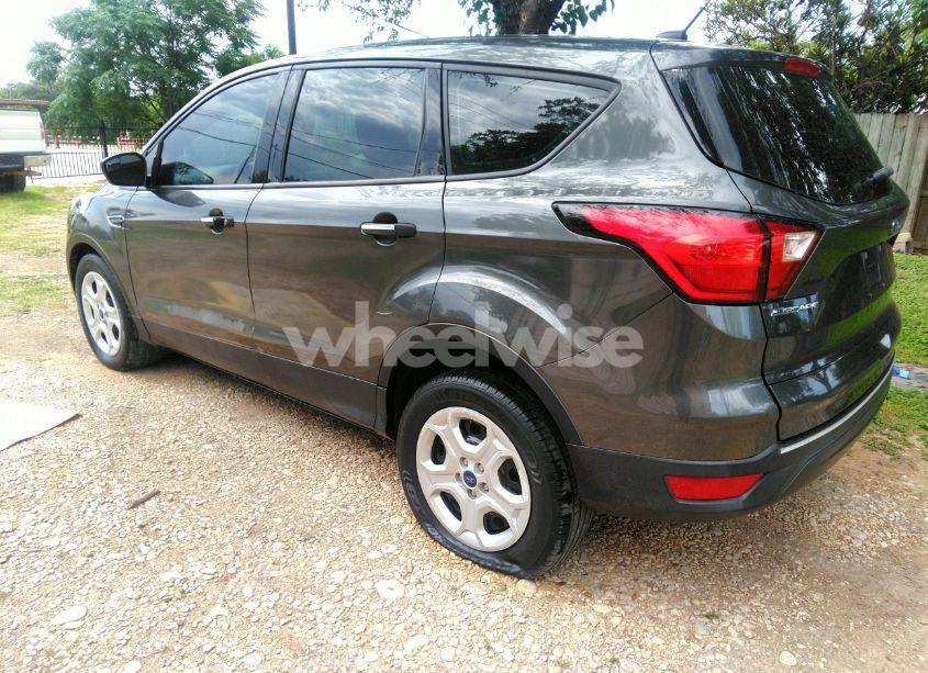 Photo 3 of 2019 Ford Escape S (VIN 1FMCU0F73KUC25400)