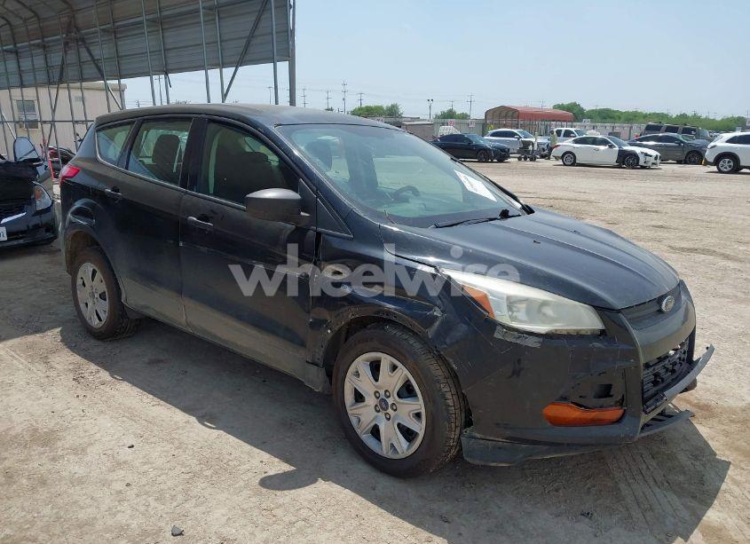 2013 Ford Escape S (VIN 1FMCU0F74DUB45395) main photo