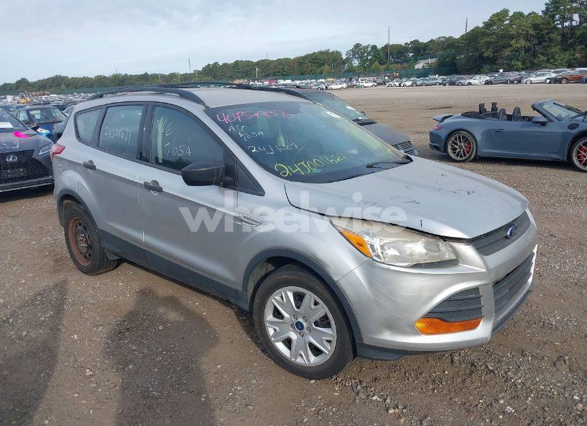 2015 Ford Escape S (VIN 1FMCU0F74FUB77394) main photo