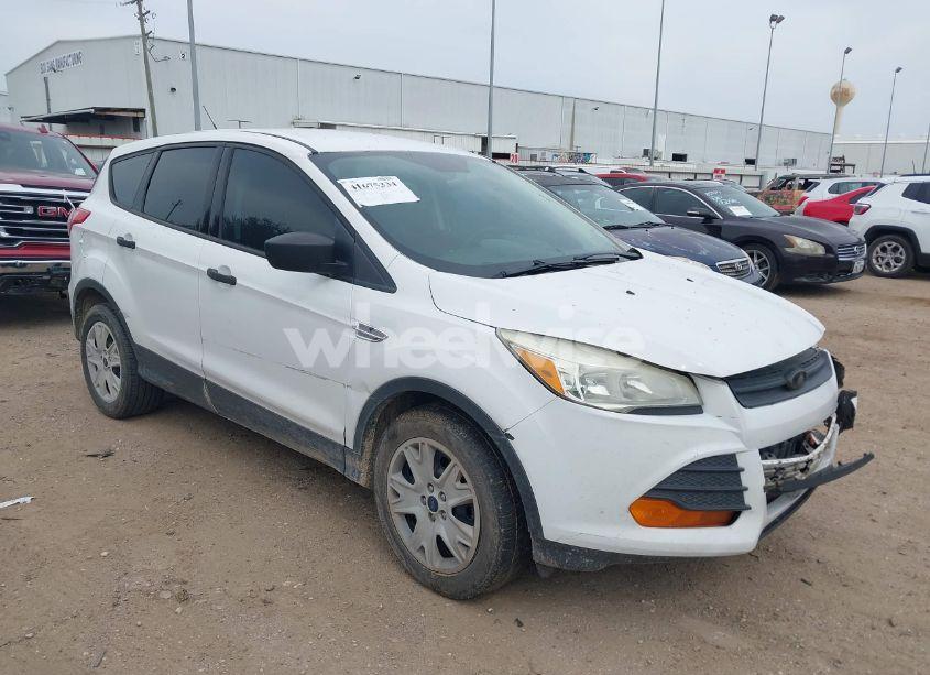 2016 Ford Escape S (VIN 1FMCU0F74GUA10132) main photo