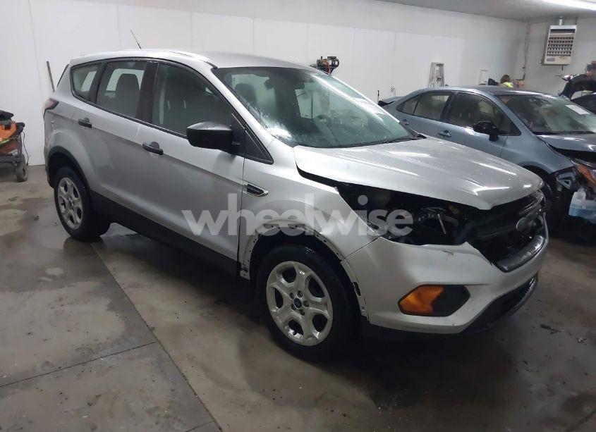 2017 Ford Escape S (VIN 1FMCU0F74HUE01931) main photo