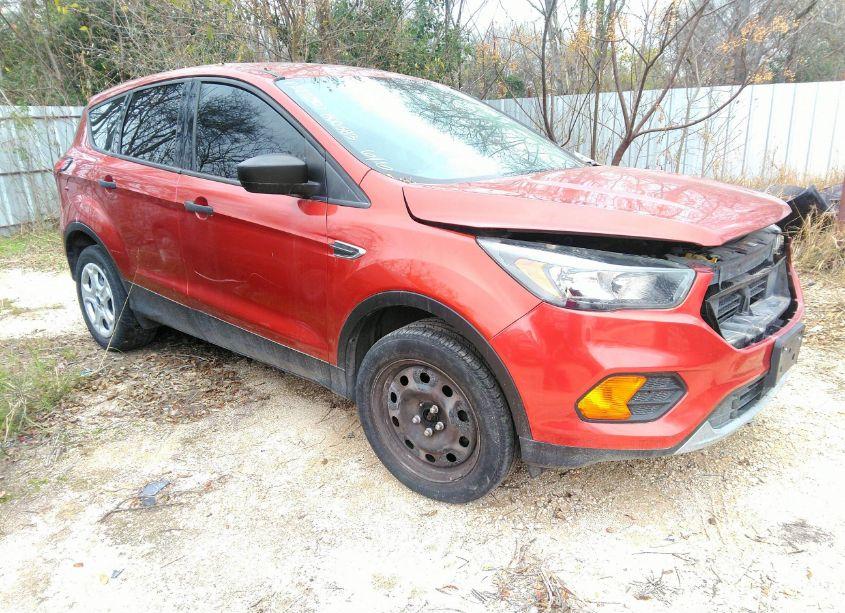 2019 Ford Escape S (VIN 1FMCU0F74KUB00583) main photo