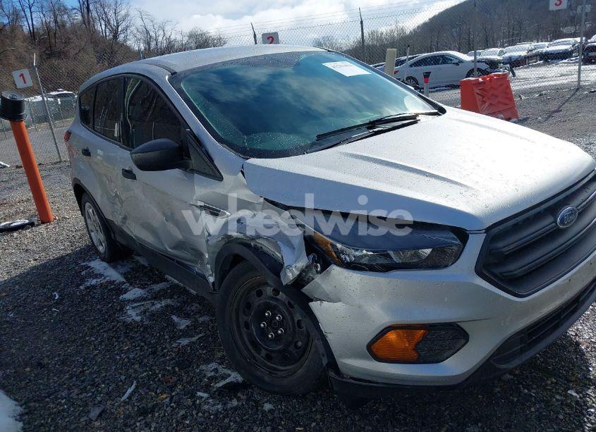 2019 Ford Escape S (VIN 1FMCU0F74KUB45314) main photo