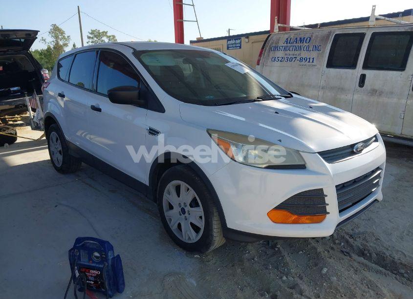 2015 Ford Escape S (VIN 1FMCU0F75FUB89117) main photo