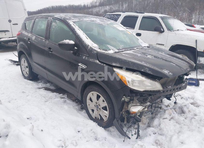 2016 Ford Escape S (VIN 1FMCU0F75GUB37147) main photo