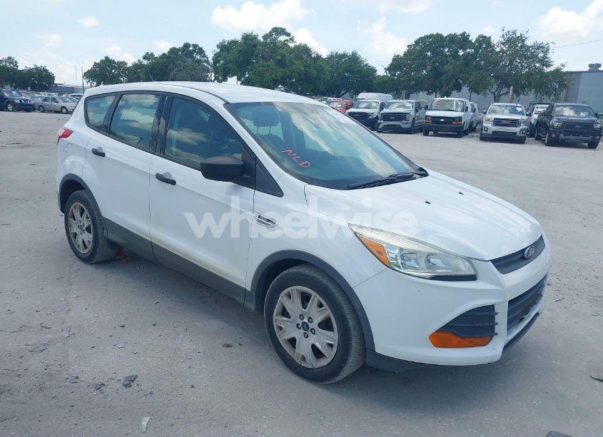 2016 Ford Escape S (VIN 1FMCU0F75GUB62145) main photo