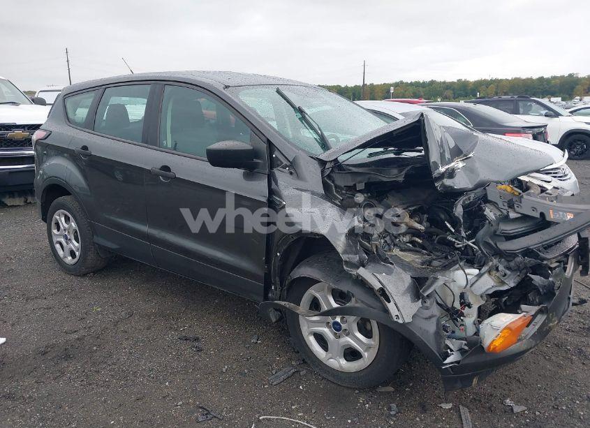 2017 Ford Escape S (VIN 1FMCU0F75HUE11576) main photo