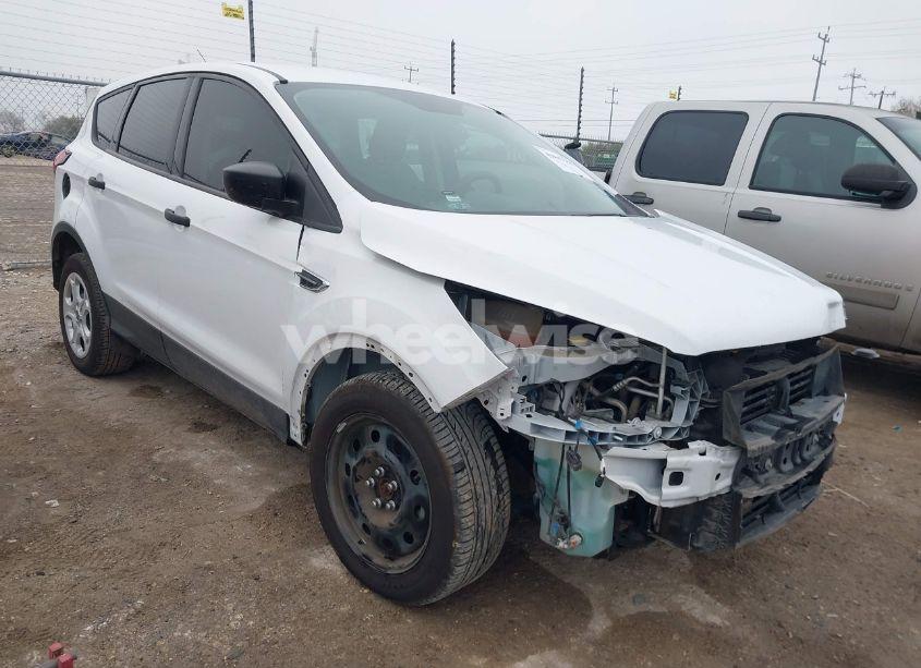 2019 Ford Escape (VIN 1FMCU0F75KUA17633) main photo