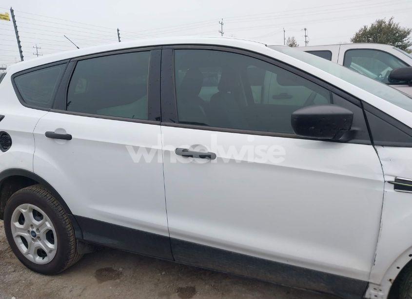 Photo 14 of 2019 Ford Escape (VIN 1FMCU0F75KUA17633)