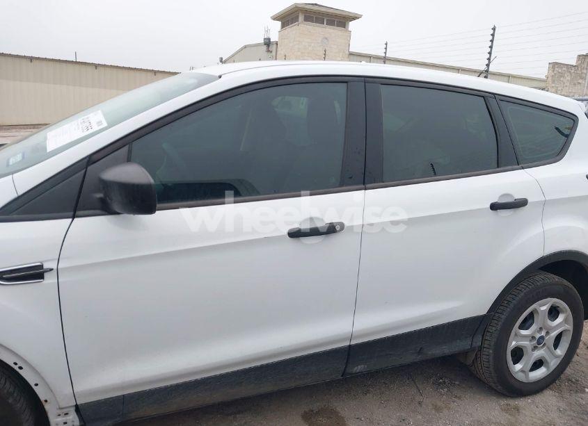 Photo 15 of 2019 Ford Escape (VIN 1FMCU0F75KUA17633)