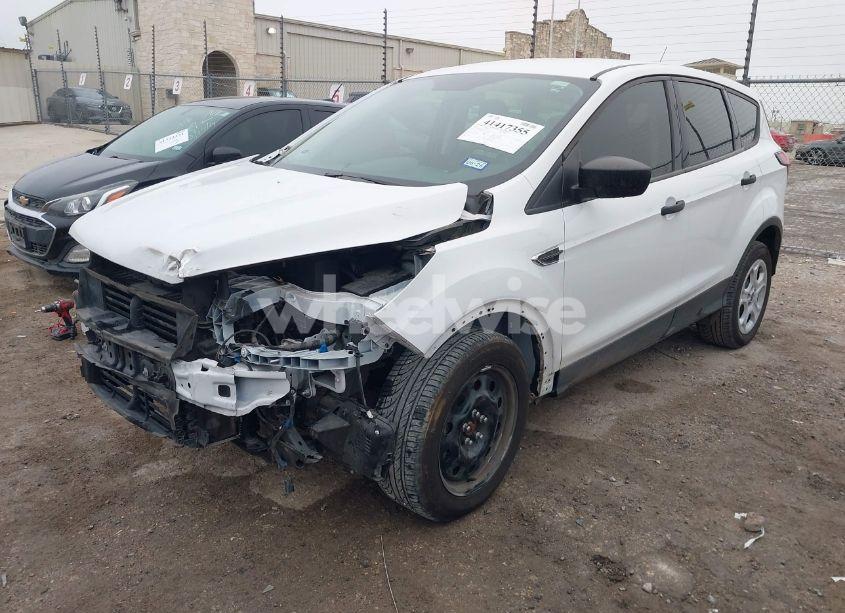 Photo 2 of 2019 Ford Escape (VIN 1FMCU0F75KUA17633)