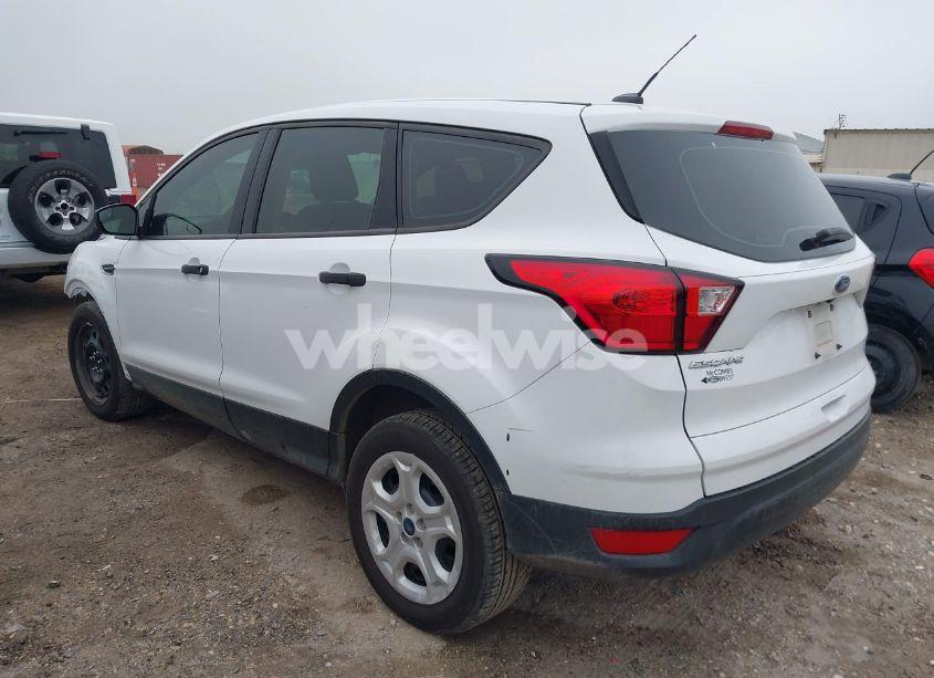 Photo 3 of 2019 Ford Escape (VIN 1FMCU0F75KUA17633)