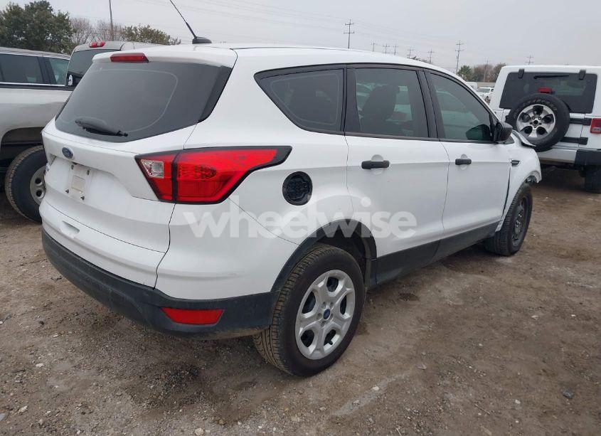 Photo 4 of 2019 Ford Escape (VIN 1FMCU0F75KUA17633)