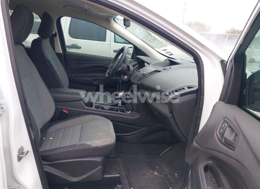 Photo 5 of 2019 Ford Escape (VIN 1FMCU0F75KUA17633)