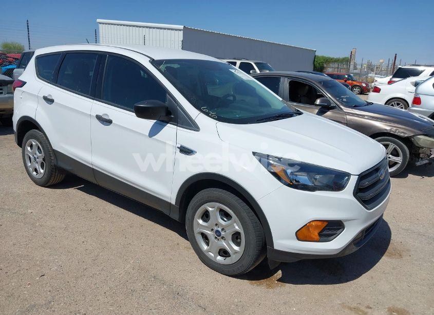 2019 Ford Escape S (VIN 1FMCU0F75KUB05551) main photo