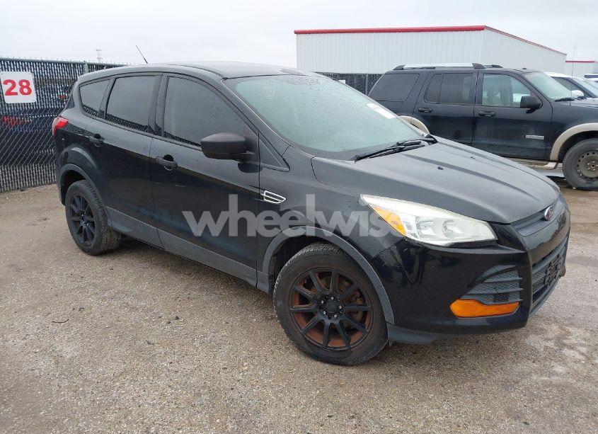 2014 Ford Escape S (VIN 1FMCU0F76EUC01354) main photo
