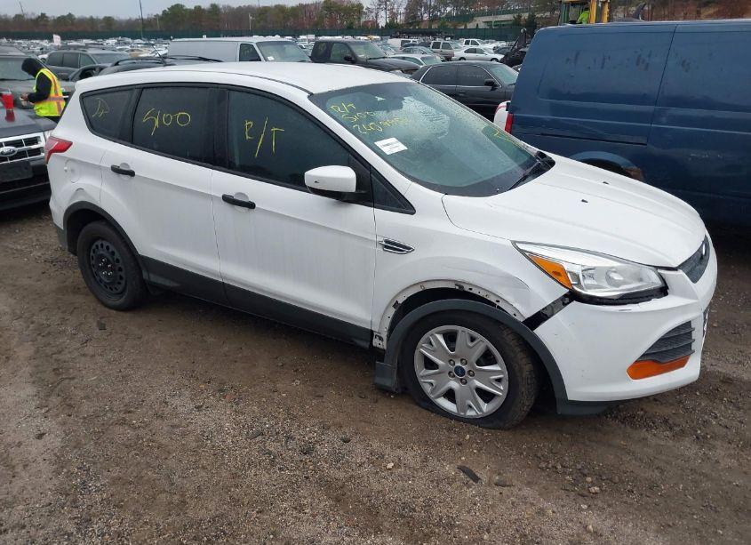 2016 Ford Escape S (VIN 1FMCU0F76GUB11415) main photo