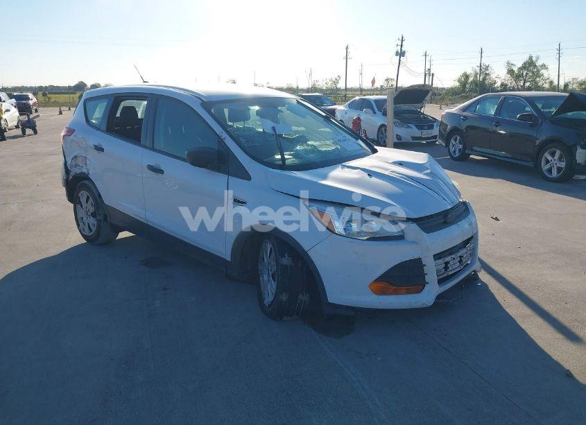 2016 Ford Escape S (VIN 1FMCU0F76GUB71145) main photo