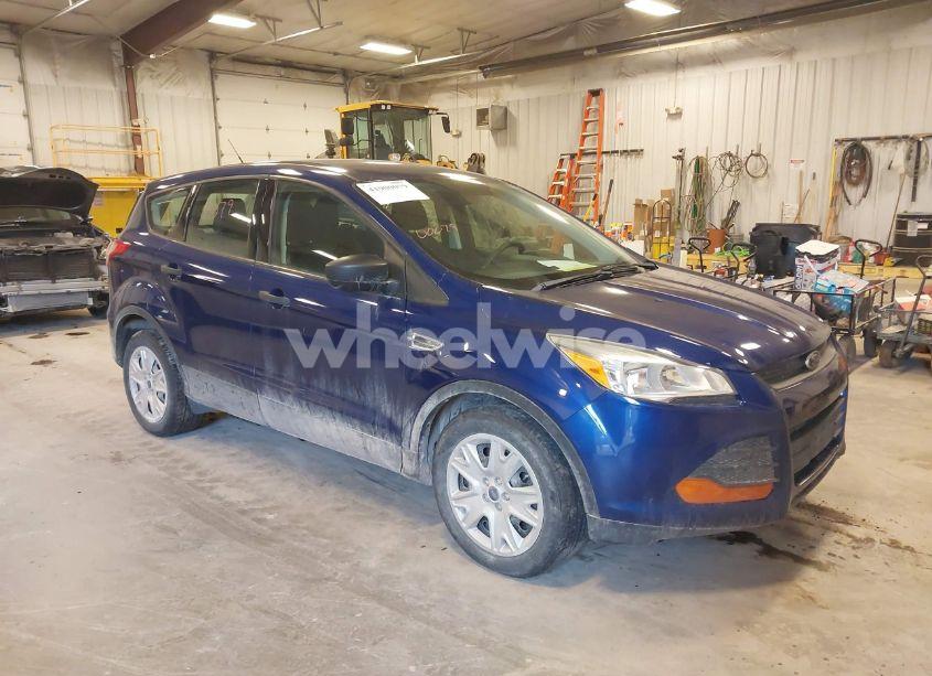 2016 Ford Escape S (VIN 1FMCU0F76GUC09960) main photo