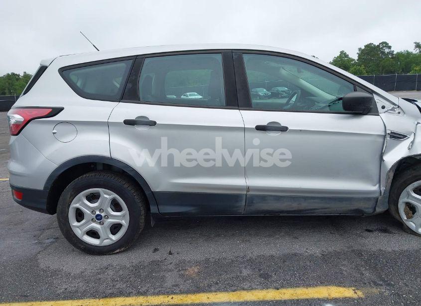 Photo 18 of 2018 Ford Escape S (VIN 1FMCU0F76JUC49754)