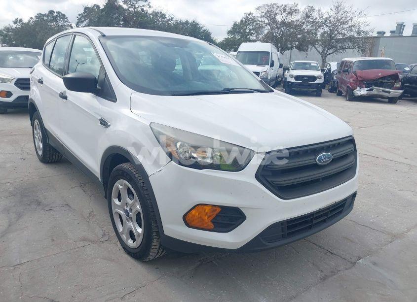 2018 Ford Escape S (VIN 1FMCU0F76JUC87582) main photo