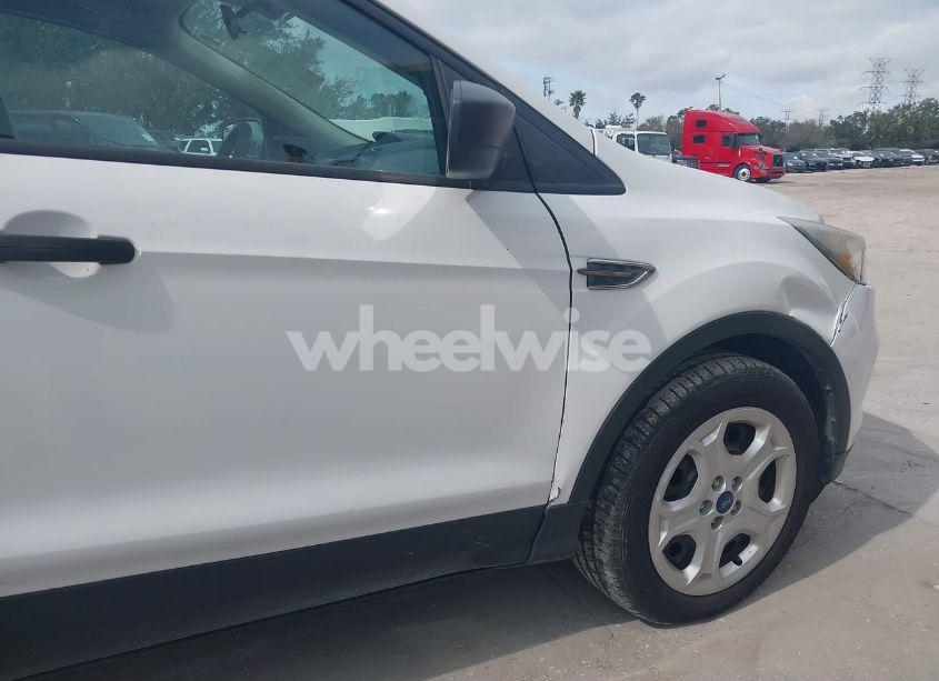 Photo 17 of 2018 Ford Escape S (VIN 1FMCU0F76JUC87582)