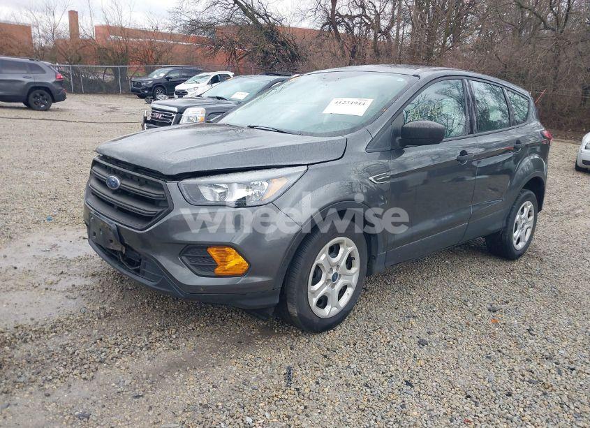 Photo 2 of 2019 Ford Escape S (VIN 1FMCU0F76KUB85359)