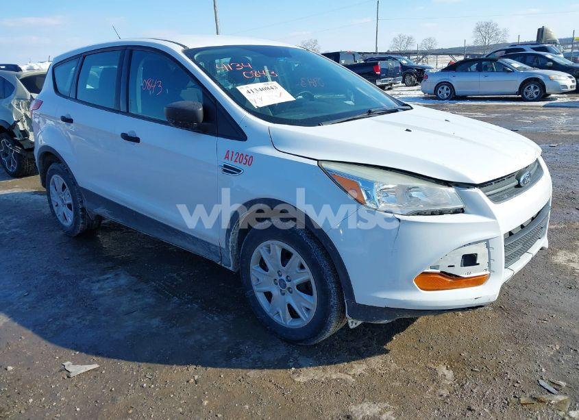 2013 Ford Escape S (VIN 1FMCU0F77DUB57198) main photo