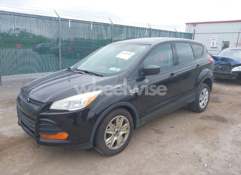 Photo 2 of 2013 Ford Escape S (VIN 1FMCU0F77DUB79606)