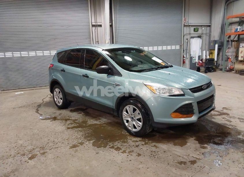 2013 Ford Escape S (VIN 1FMCU0F77DUB82022) main photo