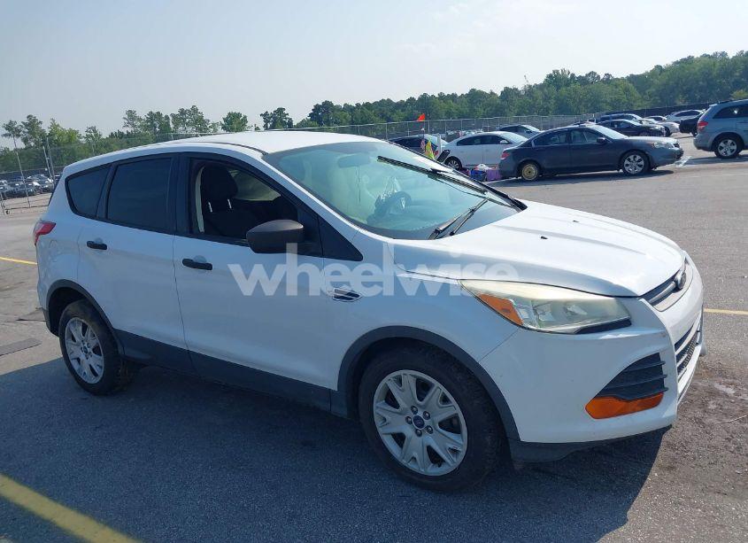 2014 Ford Escape S (VIN 1FMCU0F77EUB17057) main photo