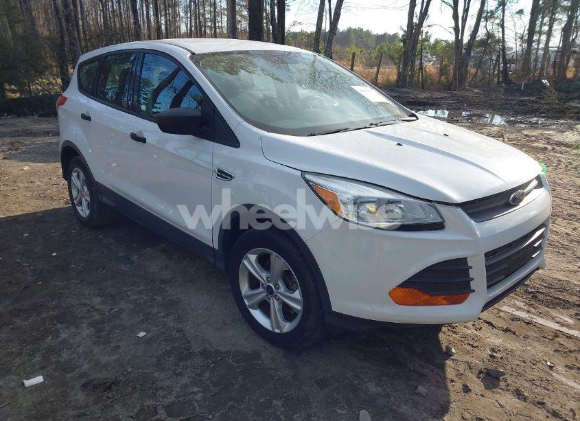 2013 Ford Escape S (VIN 1FMCU0F78DUB32388) main photo