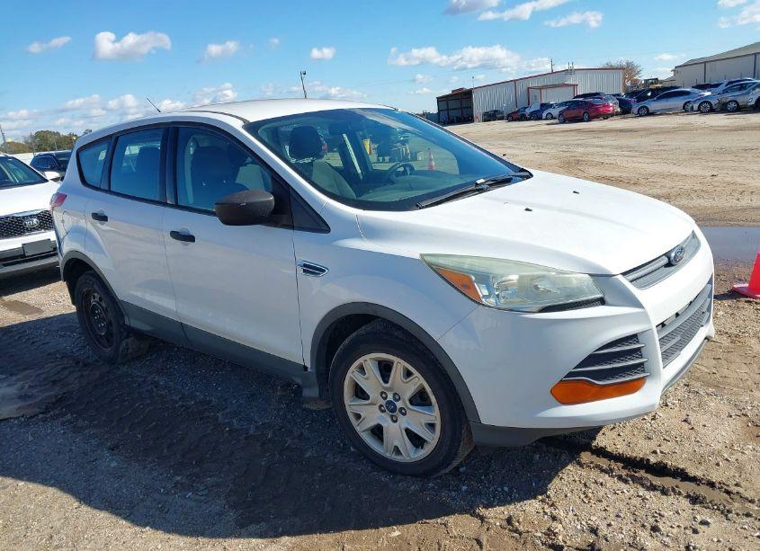 2015 Ford Escape S (VIN 1FMCU0F78FUA11668) main photo