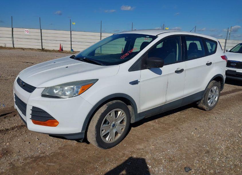 Photo 2 of 2015 Ford Escape S (VIN 1FMCU0F78FUA11668)