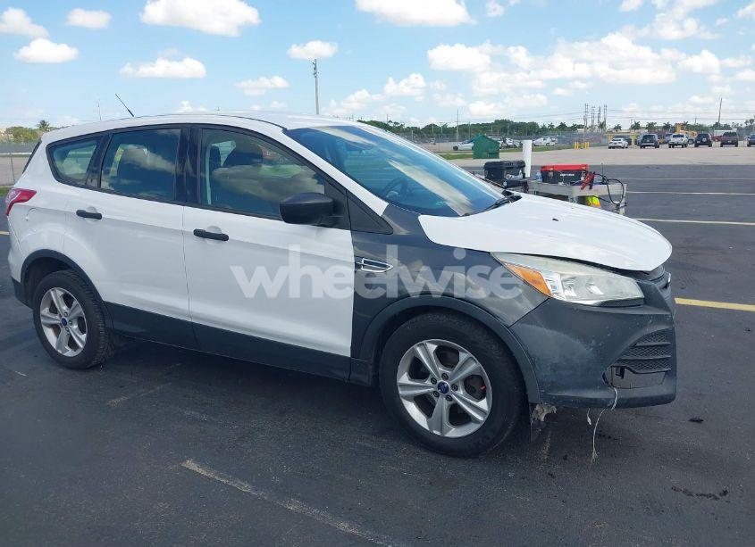 2016 Ford Escape S (VIN 1FMCU0F78GUA55333) main photo
