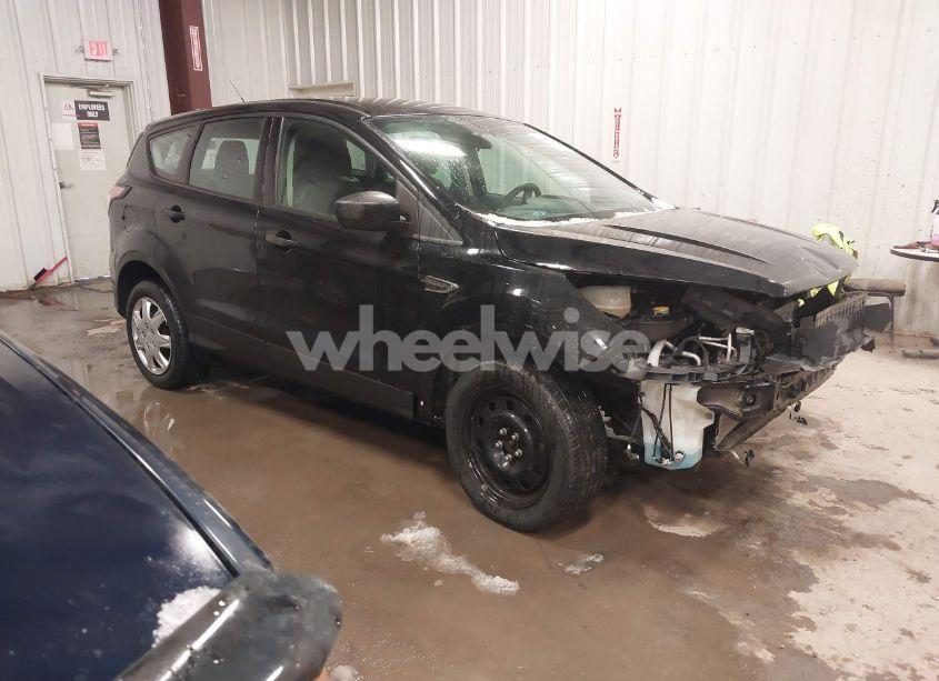 2017 Ford Escape (VIN 1FMCU0F78HUC61950) main photo