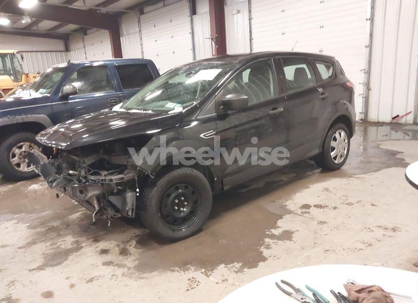 Photo 2 of 2017 Ford Escape (VIN 1FMCU0F78HUC61950)