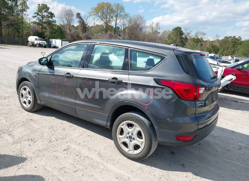 Photo 3 of 2019 Ford Escape S (VIN 1FMCU0F78KUA49721)