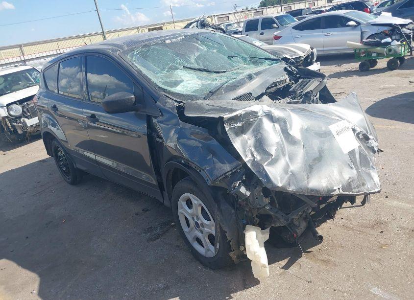 2019 Ford Escape S (VIN 1FMCU0F78KUC52270) main photo