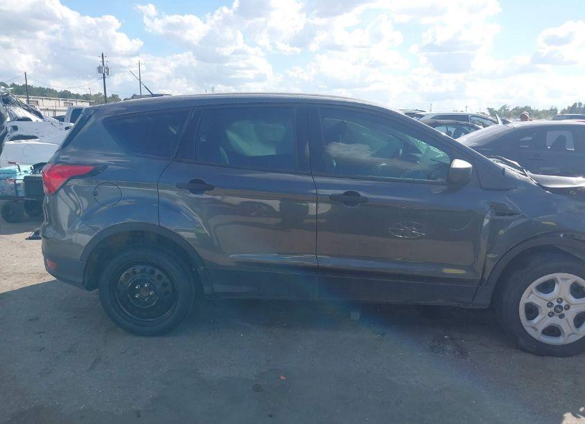 Photo 14 of 2019 Ford Escape S (VIN 1FMCU0F78KUC52270)