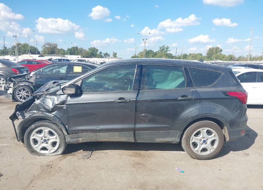 Photo 15 of 2019 Ford Escape S (VIN 1FMCU0F78KUC52270)