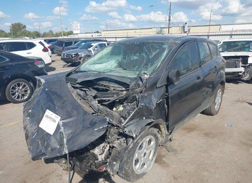 Photo 2 of 2019 Ford Escape S (VIN 1FMCU0F78KUC52270)