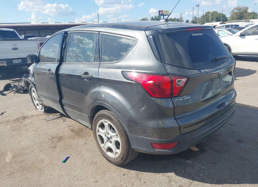 Photo 3 of 2019 Ford Escape S (VIN 1FMCU0F78KUC52270)