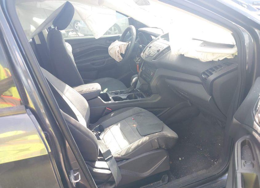 Photo 5 of 2019 Ford Escape S (VIN 1FMCU0F78KUC52270)