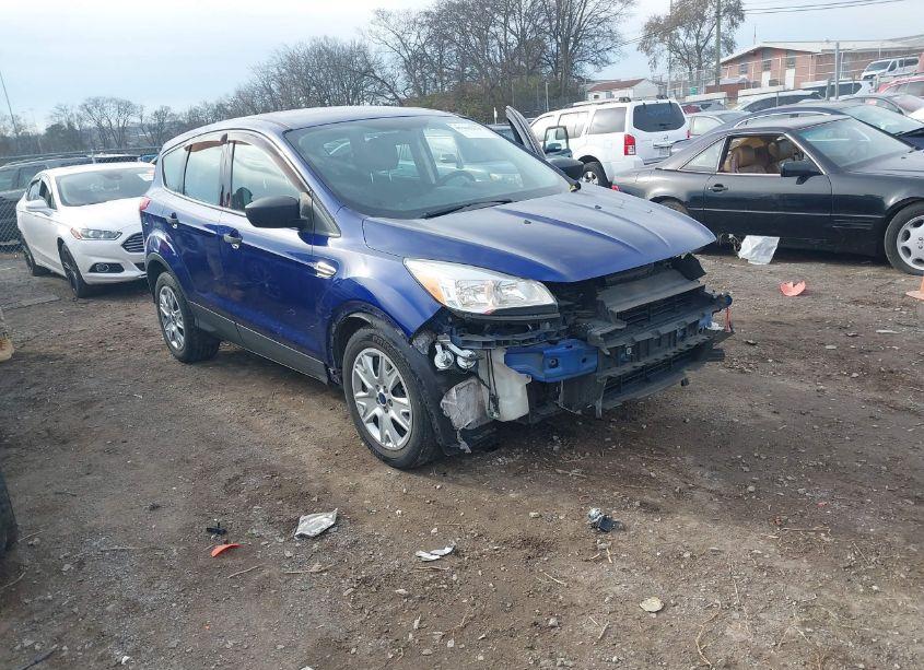 2014 Ford Escape S (VIN 1FMCU0F79EUC16222) main photo