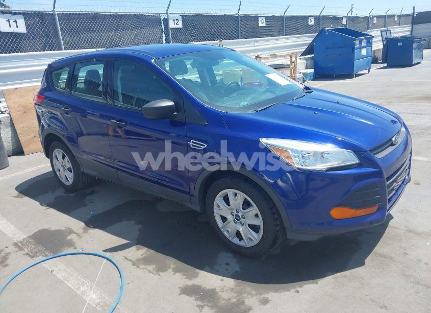 2016 Ford Escape S (VIN 1FMCU0F79GUB44943) main photo